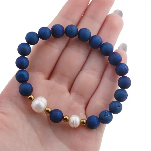 Bratara pe elastic Perle de cultura, bumbi aurii si Cuart druzy electroplacat albastru sfere 8mm, imagine 4