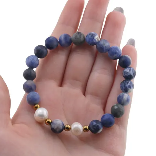 Bratara pe elastic Perle de cultura, bumbi aurii si Sodalit sfere mate 8mm, imagine 4