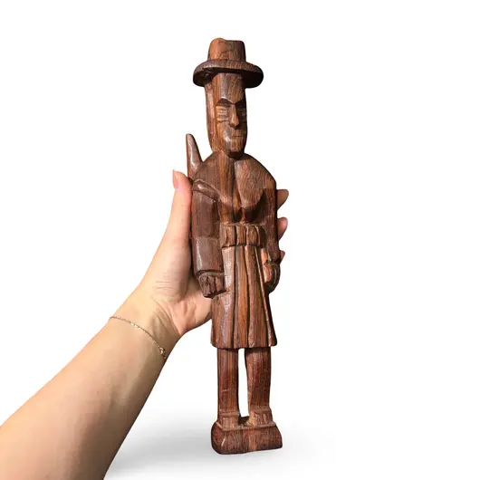 Statueta vintage din lemn sculptat, soldat cu palarie traditionala, 33,5cm, imagine 3