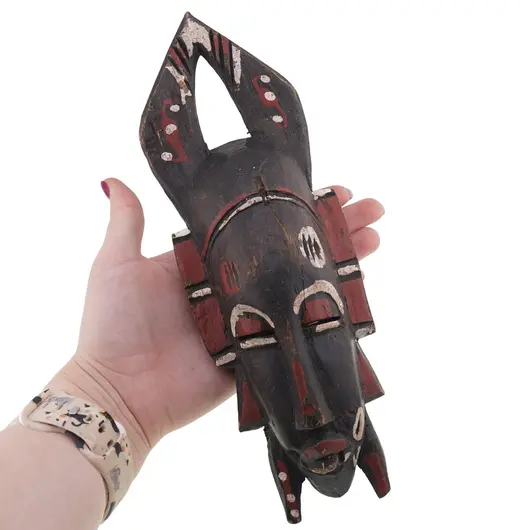 Masca africana vintage din lemn sculptat manual, neagra si rosie, model cu corn, 25cm, imagine 3