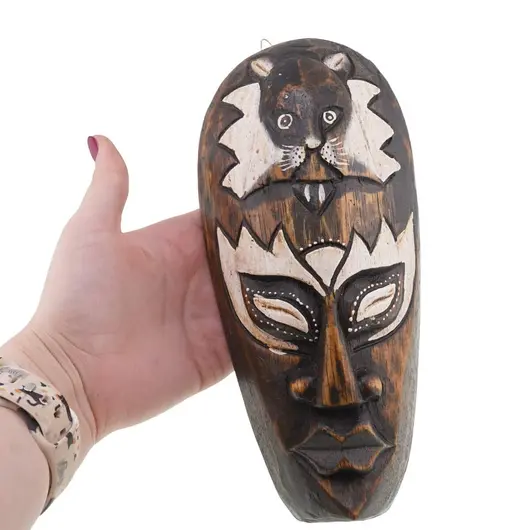 Masca africana vintage din lemn sculptat manual, decorata cu leu alb, 20cm, imagine 3