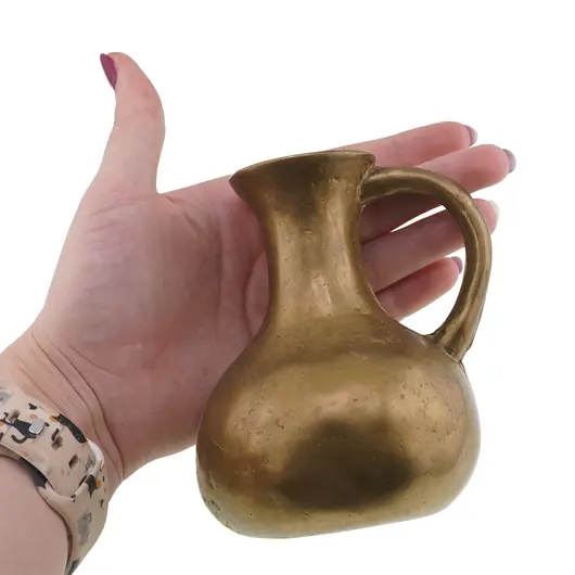 Carafa vintage din bronz cu gat lung si maner rotund, imagine 3