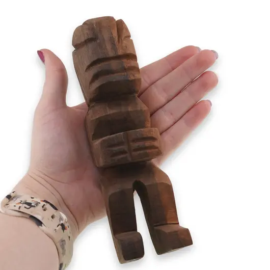 Statueta vintage din lemn sculptat manual, figurina mica stilizata cu detalii tribale, 16cm, imagine 3