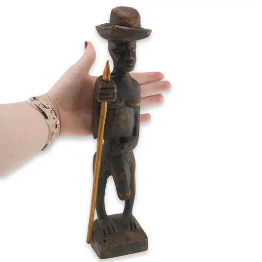 Statueta africana vintage din lemn sculptat manual, razboinic cu palarie si sulita, 30cm, imagine 3