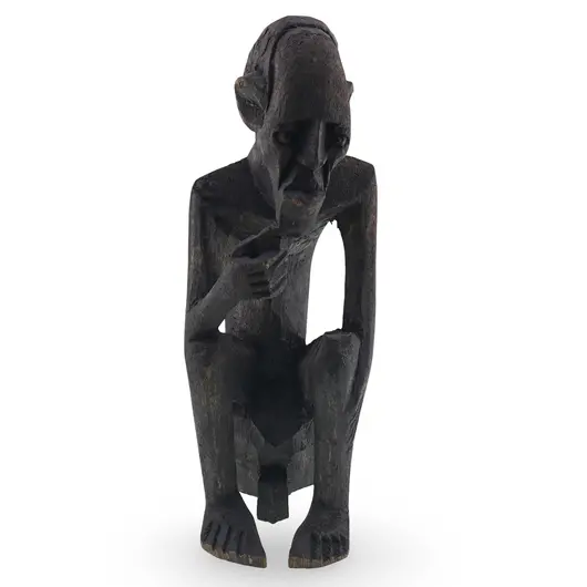 Statueta vintage din lemn sculptat manual, batran sezand cu pipa, 20cm