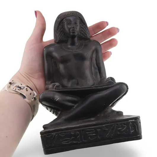 Statueta egipteana vintage din rasina neagra, scrib antic cu sul de papirus, 18cm, imagine 3