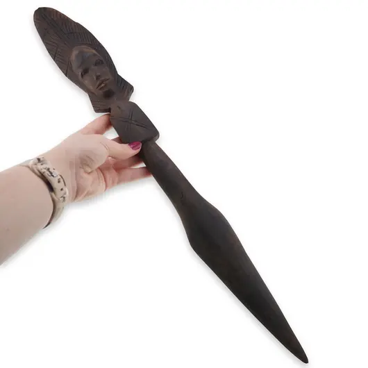 Pumnal decorativ vintage din lemn sculptat manual, maner cu chip tribal, 47cm, imagine 3