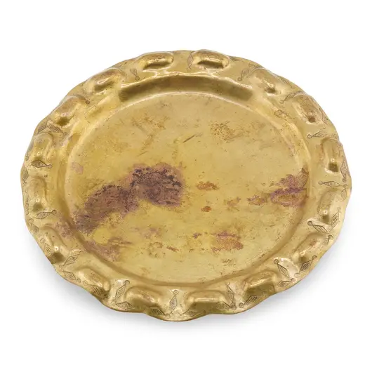 Tava rotunda din alama vintage, model auriu cu margine decorata cu pesti, 10,5cm