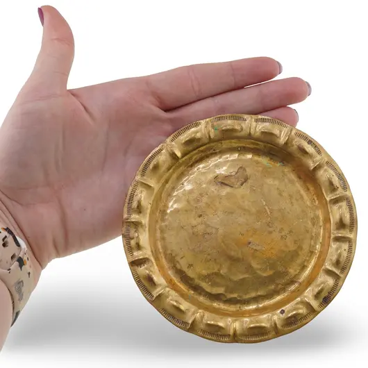 Tava rotunda din alama vintage, model auriu cu margine decorata, 11cm, imagine 5
