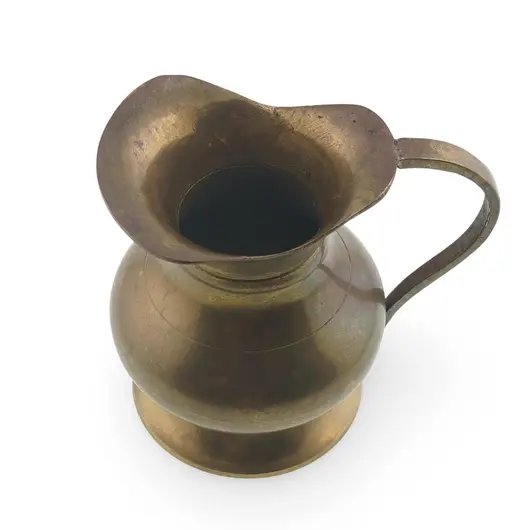 Cana vintage din alama cu baza lata si maner curbat, 7,5cm, imagine 2