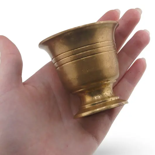 Pocal vintage din alama cu baza inaltata, 6cm, imagine 3
