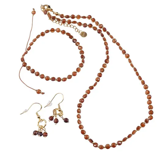 Set cercei cu agatatoare, bratara si colier Granat hessonit A+ banuti extrafatetati cu elemente aurii, 4mm