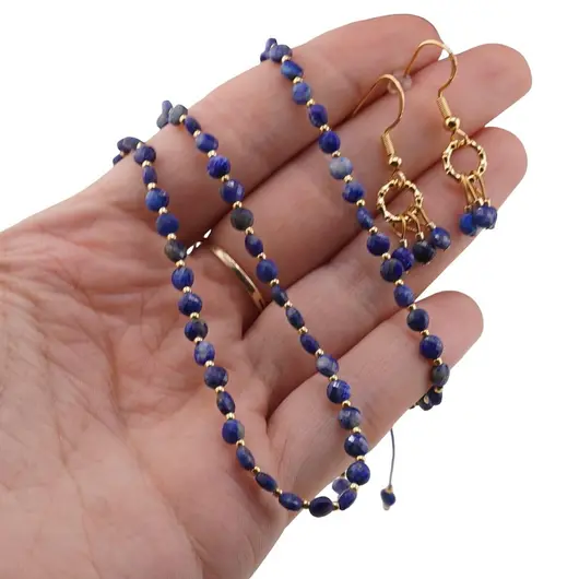 Set cercei cu agatatoare, bratara si colier Lapis Lazuli banuti extrafatetati cu elemente aurii, 4mm, imagine 3