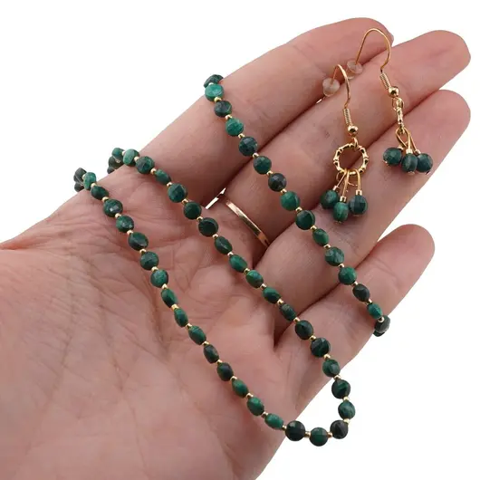 Set cercei cu agatatoare, bratara si colier Malachit banuti extrafatetati cu elemente aurii, 4mm, imagine 3