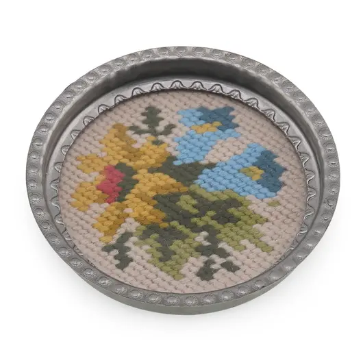 Suport pahar vintage din metal cu broderie florala albastra si galbena, 9cm