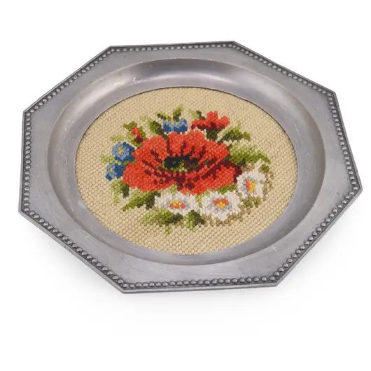 Tava vintage din metal octogonala cu broderie florala mac rosu, 21cm