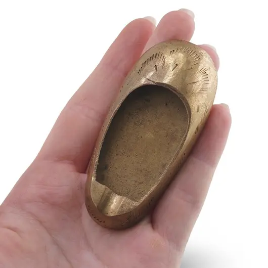 Scrumiere vintage din alama, forma de papuc gravat, 7cm, imagine 3