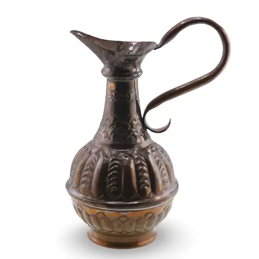 Ulcior vintage din cupru ciocanit, model oriental cu relief, 22cm