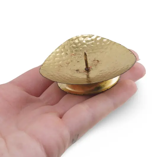 Sfesnic vintage din metal ciocanit, model cu tepus pentru lumanare, 5cm, imagine 3