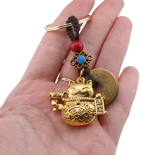 Amuleta breloc feng shui cu pisica Maneki Neko aurie si monede chinezesti, imagine 3