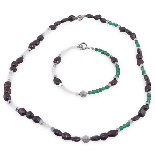 Set bratara si colier Granat neuniform 6-8mm, Piatra Lunii si Aventurin dark sfere 3-4mm, Hematit fatetat si sfera cu zirconii 6mm