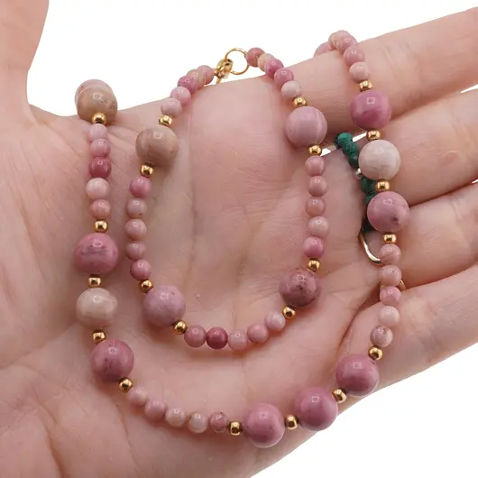 Set bratara si colier Rodonit roz sfere 4-8mm cu bumbi aurii, imagine 3