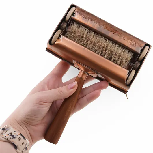 Perie pentru covor vintage din cupru cu maner din lemn, 19cm, imagine 3