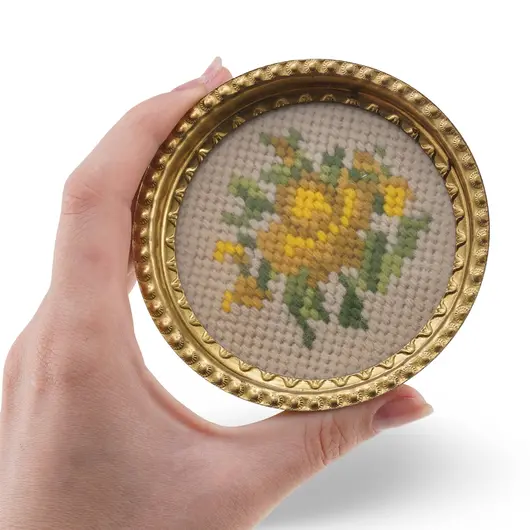 Suport pahar vintage din metal cu broderie florala galbena, 9cm, imagine 3
