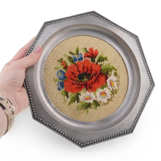 Tava vintage din metal octogonala cu broderie florala mac rosu, 21cm, imagine 3