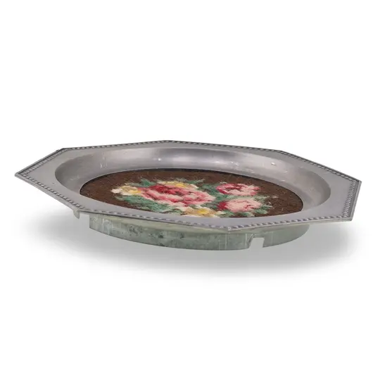Tava vintage din metal octogonala cu broderie flori roz pe fundal maro, 21cm, imagine 2