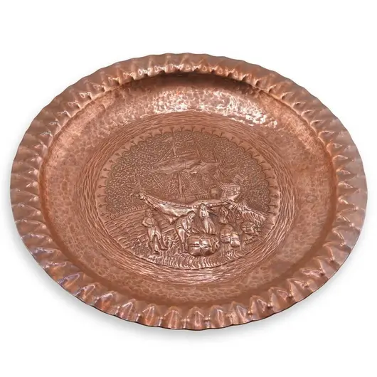 Tava vintage din cupru ciocanit, model corabie gravata, 20,5cm