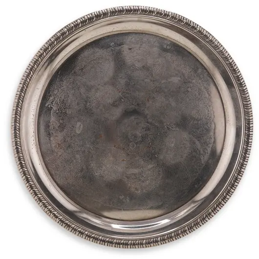 Tava vintage rotunda din metal argintiu, margine ornamentala, 31cm
