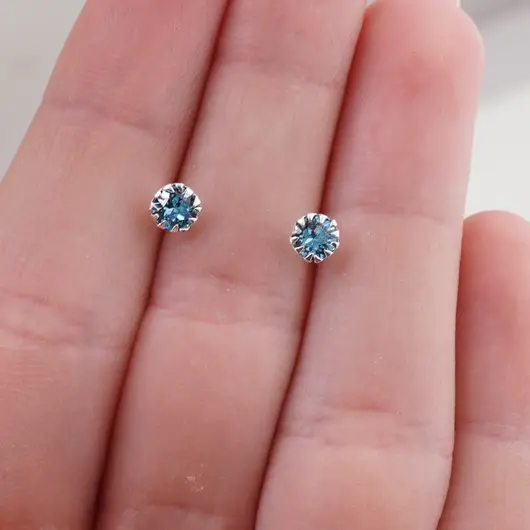 Cercei cu surub din Argint 925 si zircon albastru deschis, 4-5mm, imagine 3