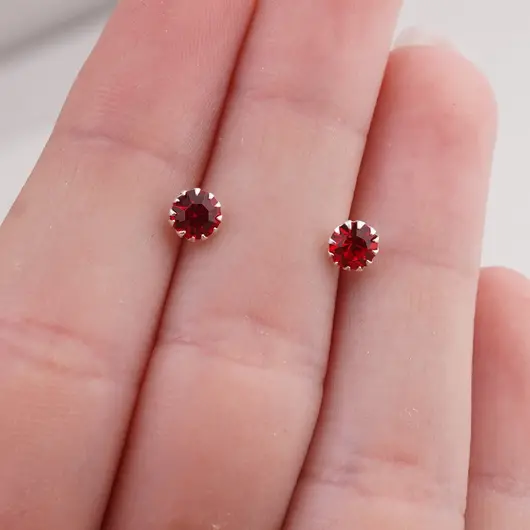 Cercei cu surub din Argint 925 si zircon rosu deschis, 4-5mm, imagine 3