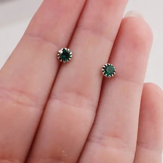 Cercei cu surub din Argint 925 si zircon verde inchis, 4-5mm, imagine 3