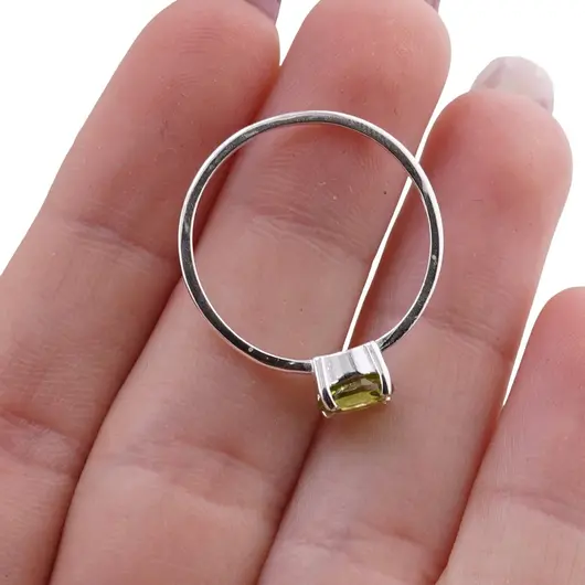 Inel din argint 925 subtire cu Peridot incrustat, marimea 59 - montura tip prong, imagine 5