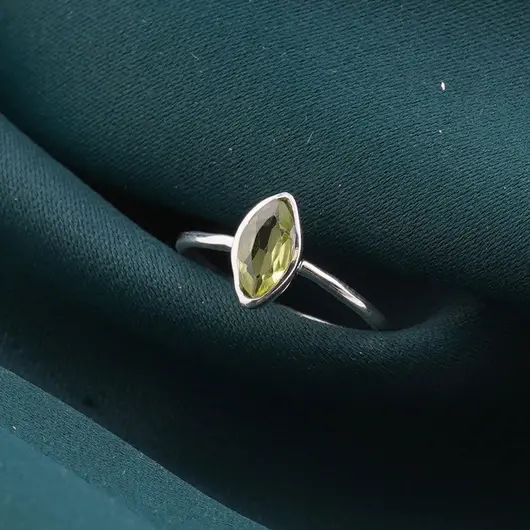Inel din argint 925 subtire cu Peridot, marimea 52 - montura oval ascutit, imagine 3