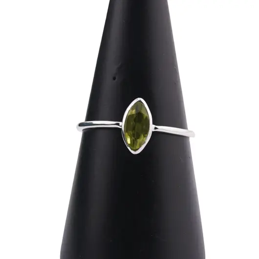 Inel din argint 925 subtire cu Peridot, marimea 60 - montura oval ascutita, imagine 4