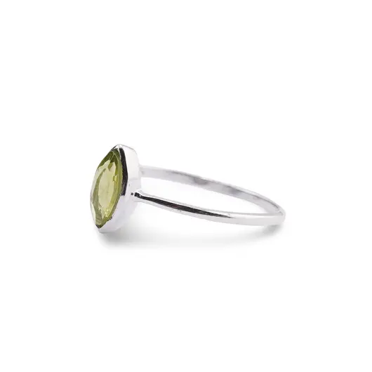 Inel din argint 925 subtire cu Peridot, marimea 60 - montura oval ascutita