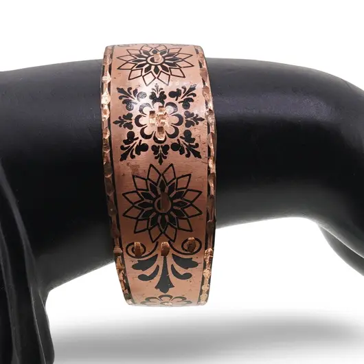 Bratara reglabila lata din cupru motive florale negre pe fond natur, margini texturate, imagine 3