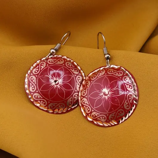Cercei din cupru rotunzi, model floare ornamentala rosie, imagine 2