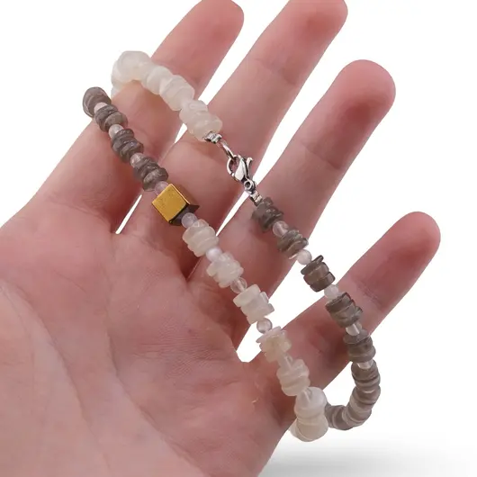 Colier Piatra Lunii alba sfere si rondele 3-6mm, Piatra Lunii gri rondele 5-6mm si cub din Hematit auriu 6mm, imagine 3