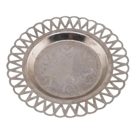 Farfurie metalica metalica vintage cu margine decupata geometric, 12cm