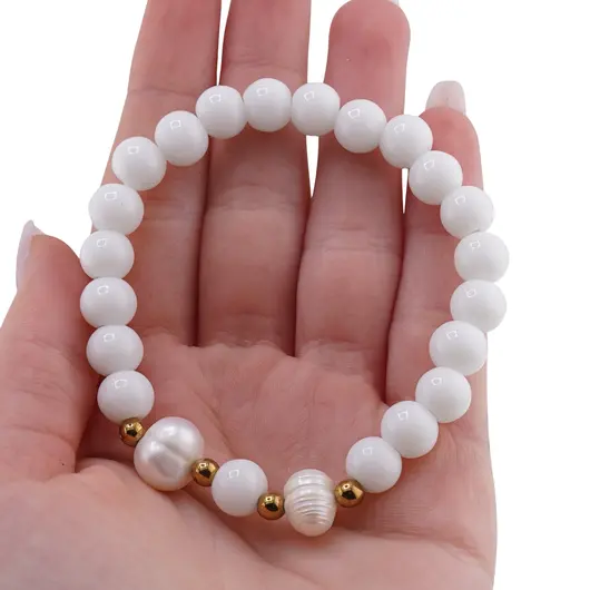 Bratara pe elastic Perle de cultura, bumbi aurii si Onix alb sfere 8mm, imagine 3