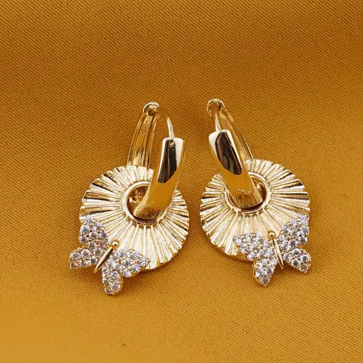 Cercei din cupru placat cu aur galben 18k, model evantai cu fluture si zirconii, imagine 2