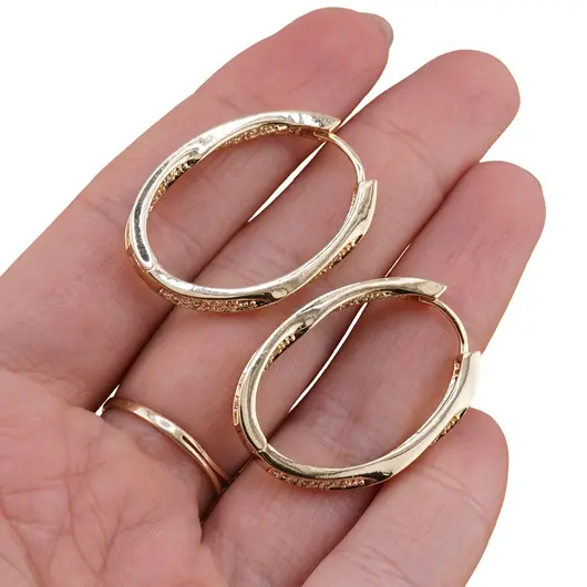 Cercei din cupru placat cu aur galben 18k, model oval rasucit cu zirconii, imagine 3