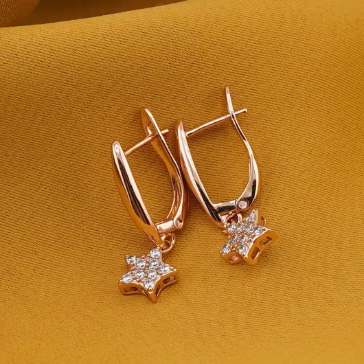 Cercei din cupru placat cu aur roz 18k, model alungit cu steluta si zirconii, imagine 2