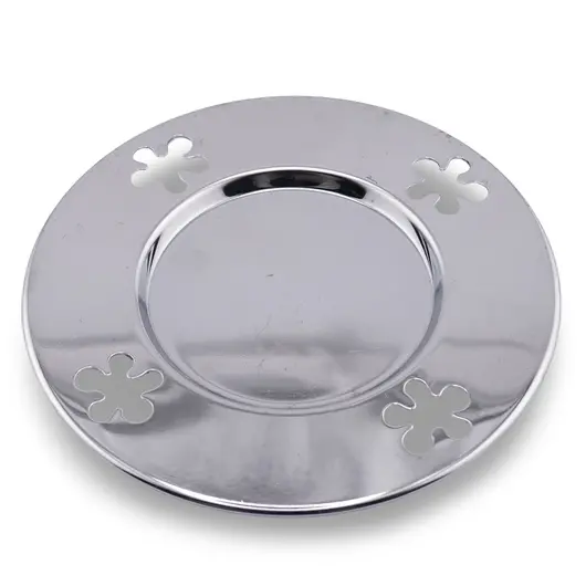 Farfurie metalica decorativa vintage cu decupaje in forma de flori, 13cm