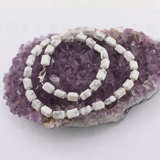 Colier Howlit fatetat 9-10mm si Cristal de stanca discuri fatetate 4mm, imagine 2