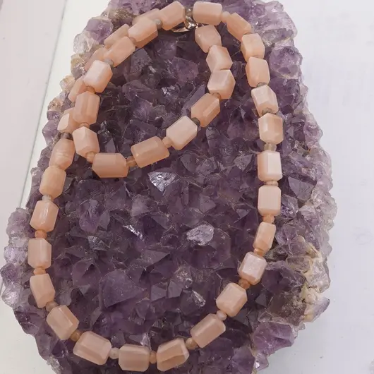 Colier Piatra lunii piersica fatetat 8-10mm si discuri fatetate 4mm, imagine 2